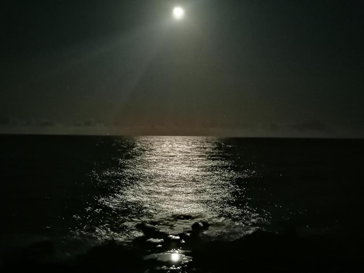 Blue Sea. Tony Frias. Las Eras. Arico - Tenerife. Arico el Nuevo Esterno foto